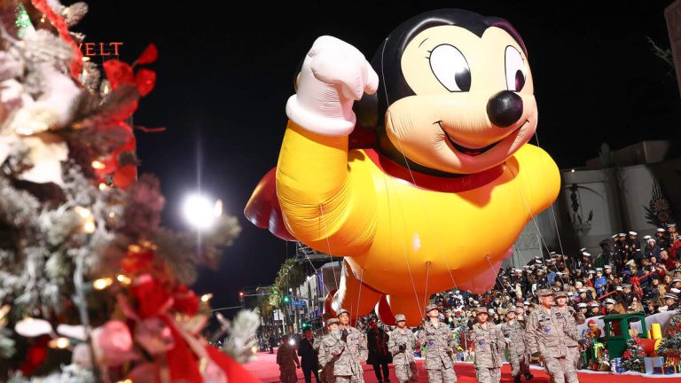 Hollywood Christmas Parade Returns With Star-Studded Lineup