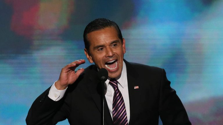 Villaraigosa Criticizes Democrats Who Voted For Agreement to End Shutdown