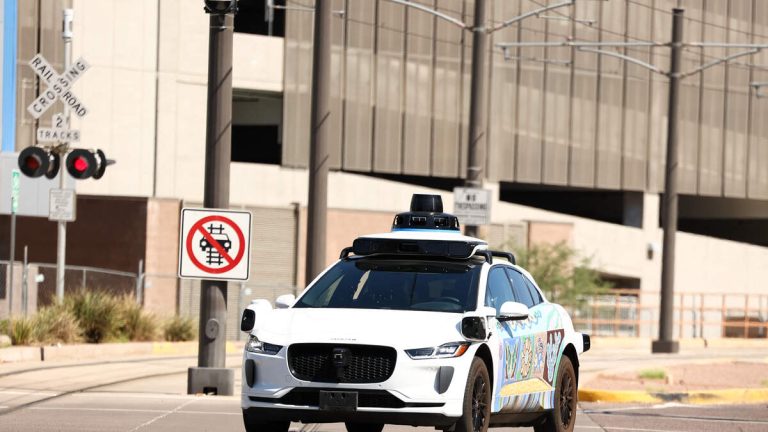 Driverless Cab Drives Past Police Standoff While Suspect Is On The Ground