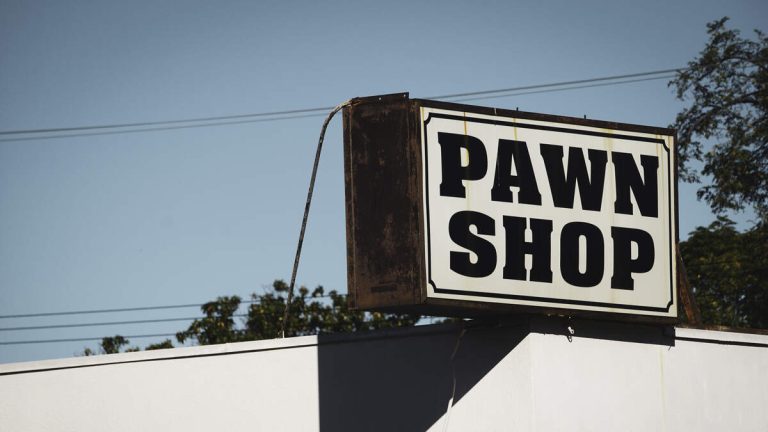 Ex-House IT Aide Allegedly Stole Government Phones, Sold Them To Pawn Shop