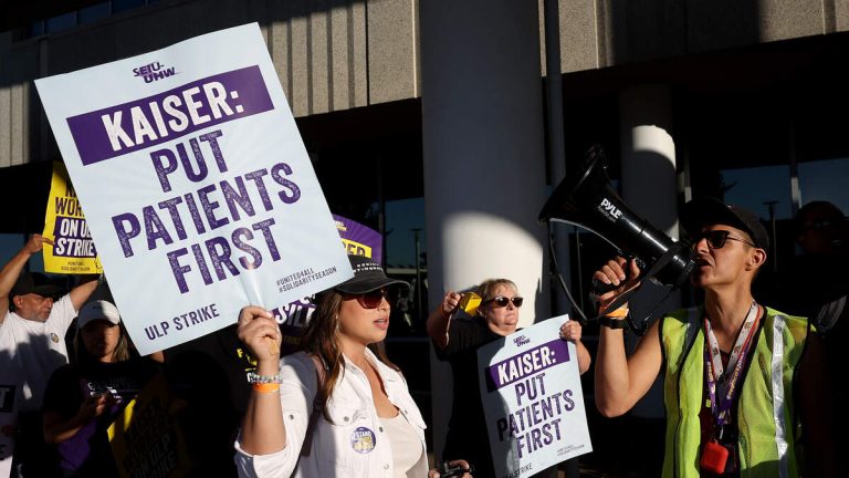Thousands of Kaiser Permanente Nurses Go on Strike