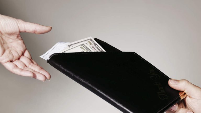 Oakland’s Top Eatery Faces Threats Over 20% Service Charge