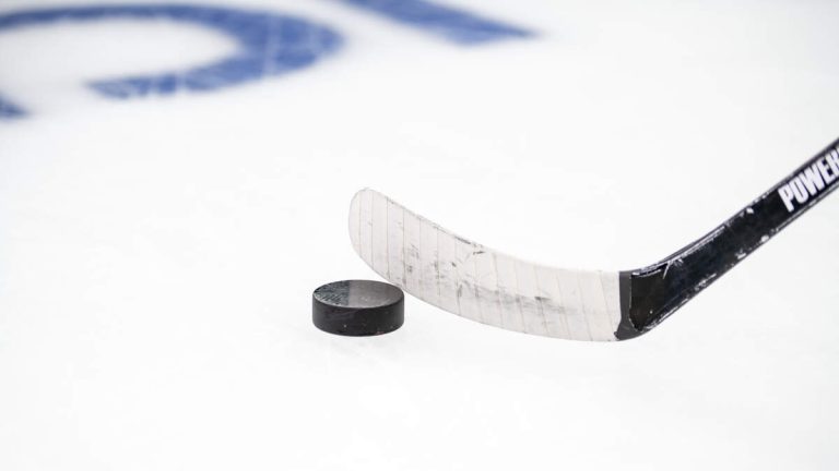 Santa Clarita Girls Hockey Team in Fatal Crash in Colorado Wins Tournament