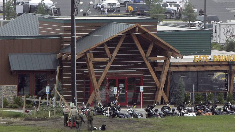Popular Chain Restaurant’s CEO Steps Down Amid Bankruptcy, Sale