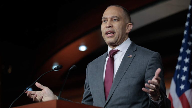 Hakeem Jeffries Schedules Briefing On 25th Amendment