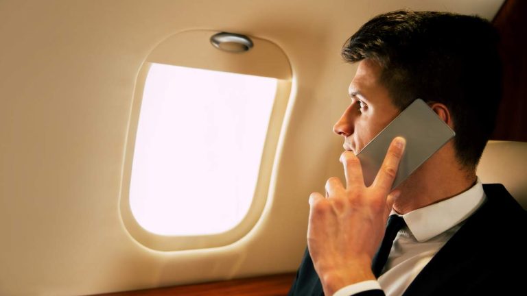 Passengers Chant ‘Get Off The Plane’ At Flyer Who Refused To Hang Up Phone