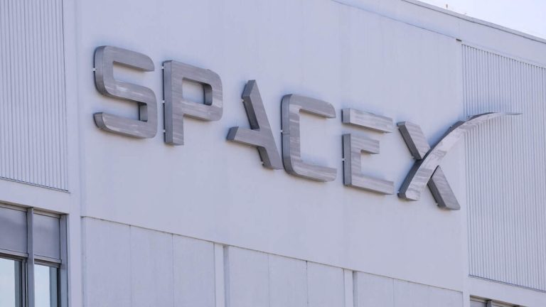Report: Hawthorne-Based SpaceX Quietly Seeks Possibly Record-Setting IPO