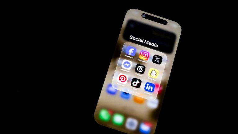 HHS Warns Of Children’s Screen Time Issues