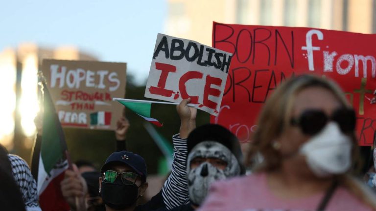 Legal Migrants Must Reapply for Green Cards Abroad