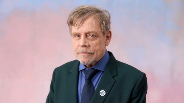 White House Blasts Mark Hamill Over Post Showing President Trump In A Grave