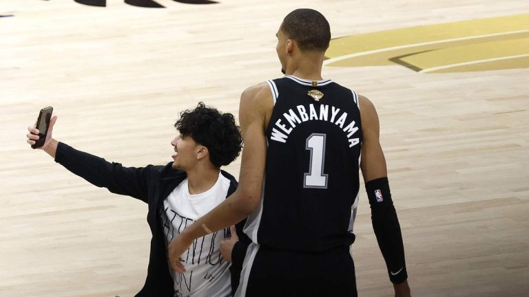 2 Fans Get Lifetime NBA Ban