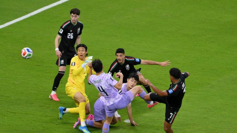 Mexico Tops South Korea, Advances to Round of 32