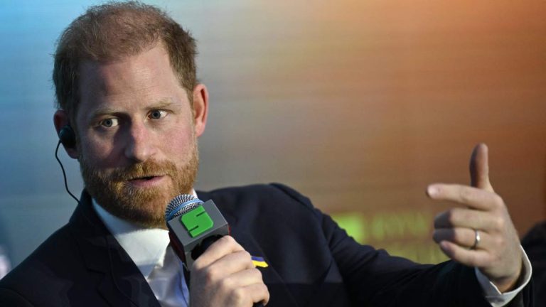 Prince Harry And Meghan Markle Back UK Social Media Ban