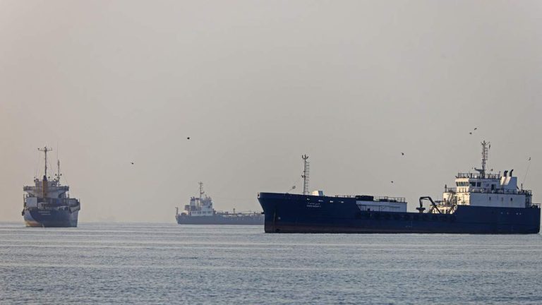 U.S. Secretly Moves Oil Through Hormuz, Trump Reveals