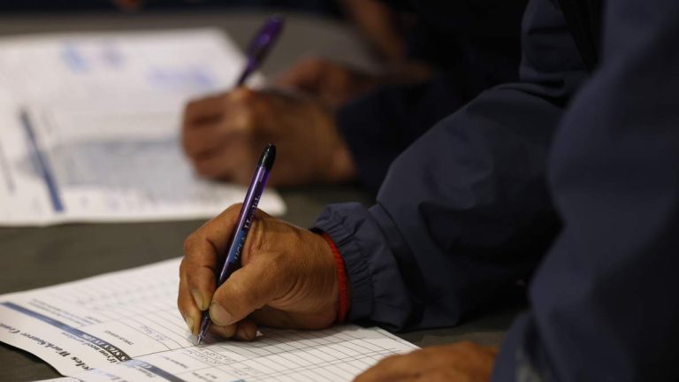 Weekly Jobless Claims Fall to 215,000