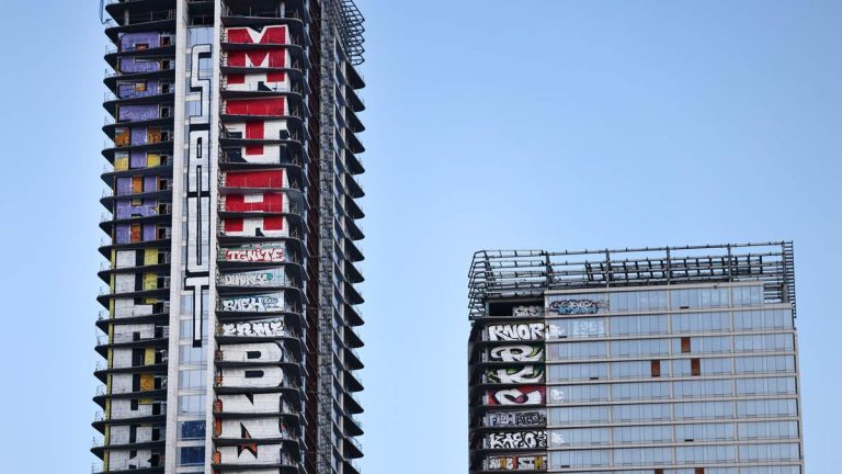 Agreement Reached on Sale of Graffiti-Covered Downtown Building