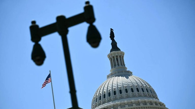 House Approves Voter ID/Stock Ban Package With Little Democrat Support