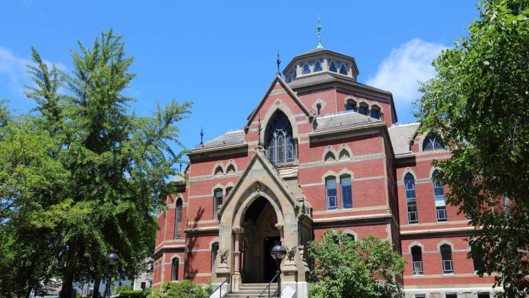 Ivy League Professor Slams University Over AI Cheating Scandal Response