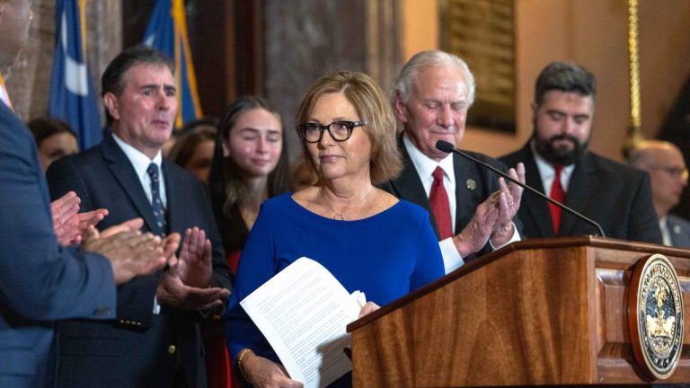 Lindsey Graham’s Sister To Be Sworn In As His Replacement