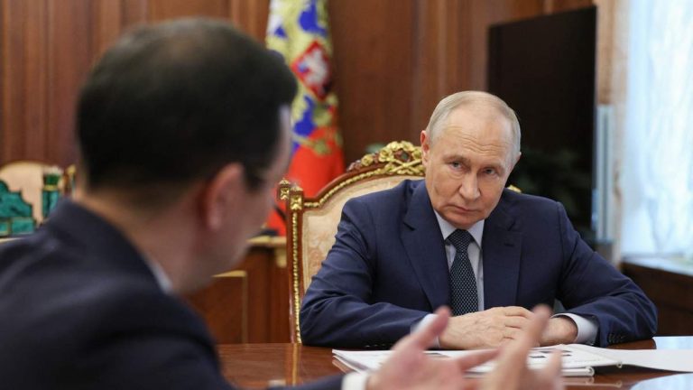 Senators Unveil Sweeping Russia Sanctions Bill