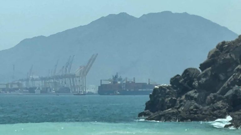 U.S. Reimposes Naval Blockade, Carries Out More Strikes