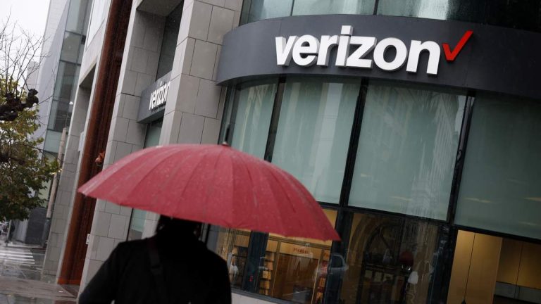 Verizon To Sell Off Hundreds Of Retail Outlets