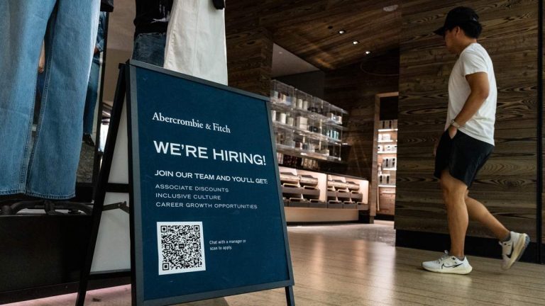 Weekly Jobless Claims Drop to 187,000